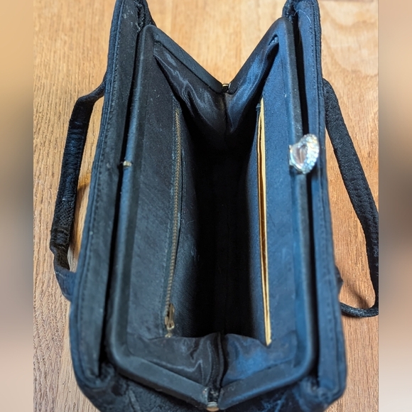 Vintage Glam Black Evening Bag with Bow Detail & Sparkly Clasp ✨🖤 - Picture 4 of 9